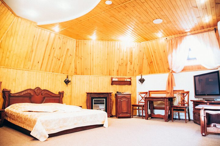 Room 11 of 33