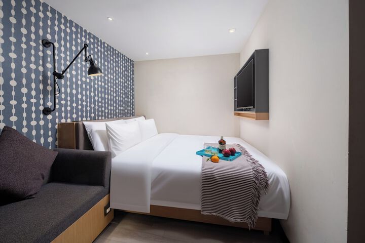 Room 8 of 60
