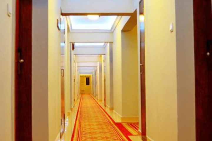 Ballroom/Hall 25 of 28