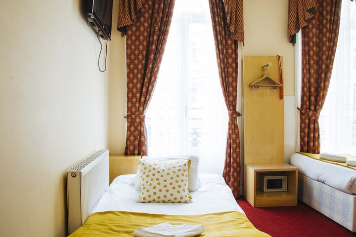 Room 56 of 90