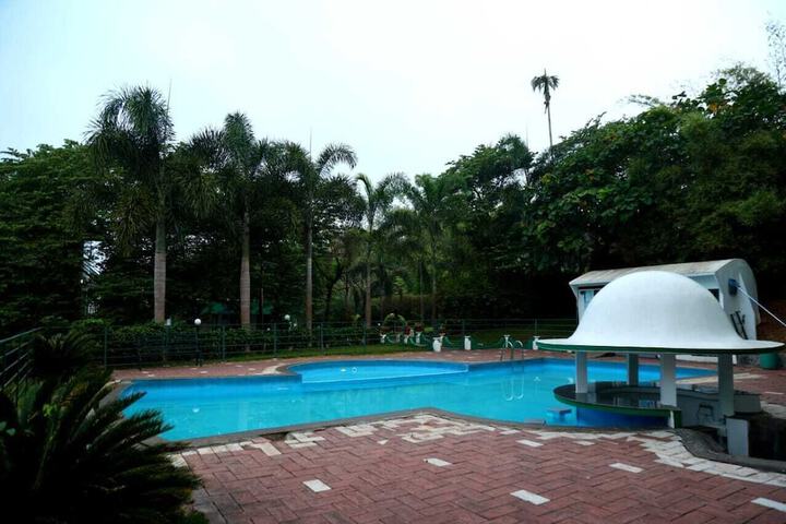 Pool 9 of 18