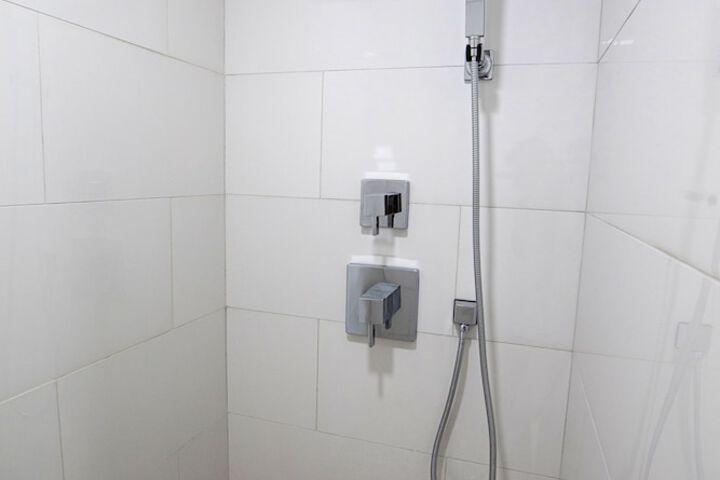 Room 16 of 18
