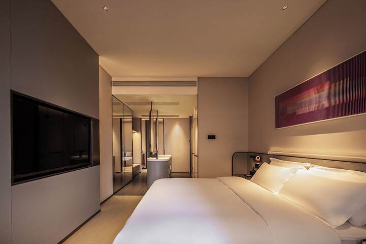 Room 10 of 19