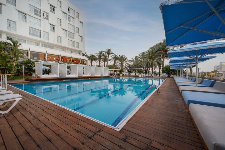 Pool 47 of 106