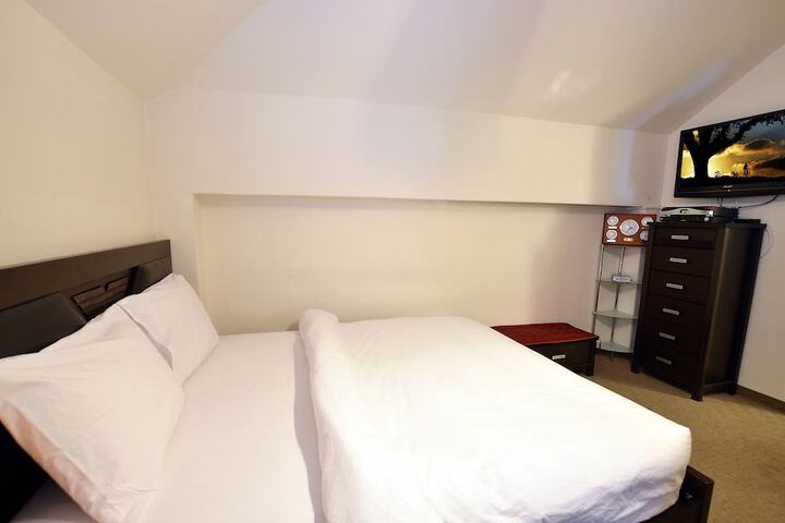 Room 2 of 78