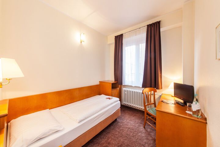 Room 36 of 74