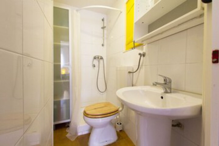 Room 4 of 10