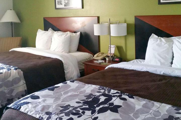 2 Queen Beds (7 of 17)
