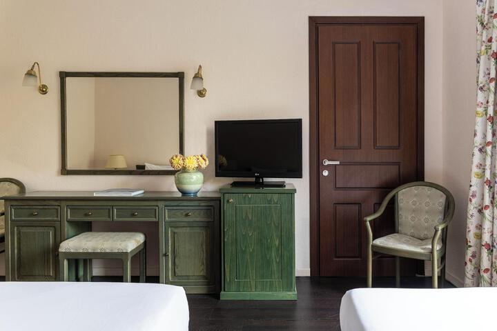 Room 21 of 48