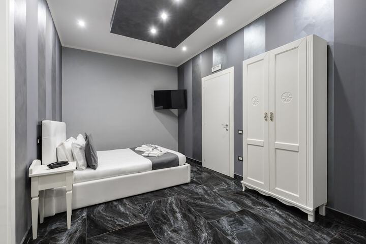 Room 27 of 93