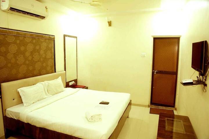 Room 3 of 6