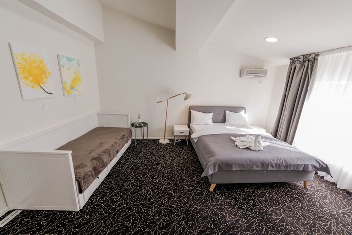Room 16 of 60