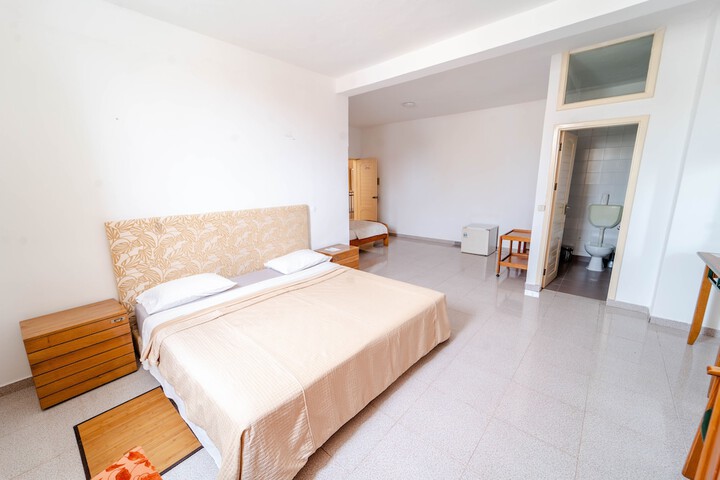 Room 10 of 40
