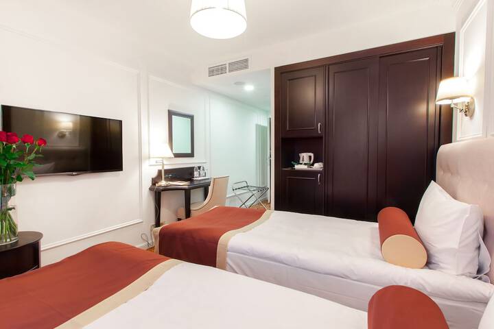 Room 9 of 46