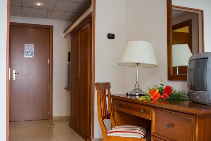 Room 6 of 35