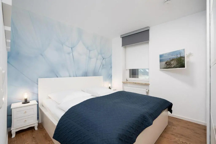Room 4 of 16