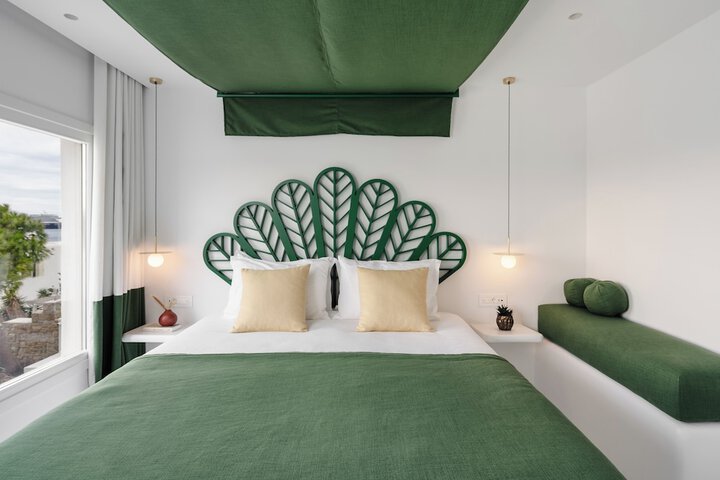 Room 32 of 142