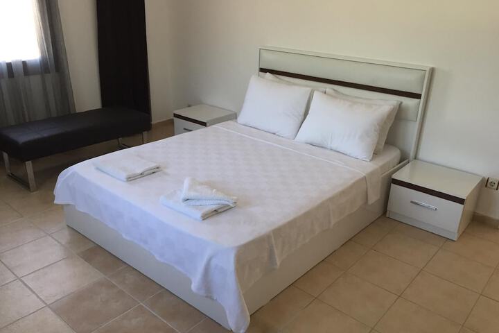 Room 5 of 40
