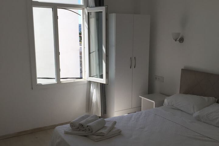 Room 13 of 33