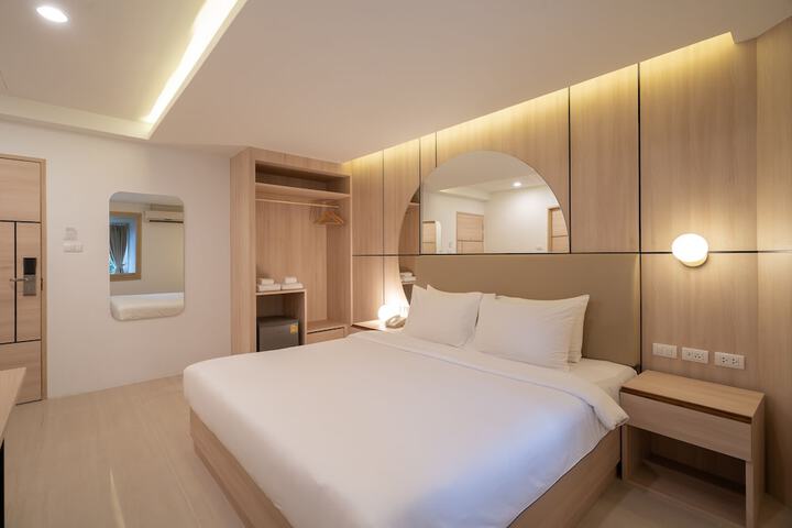 Room 28 of 63