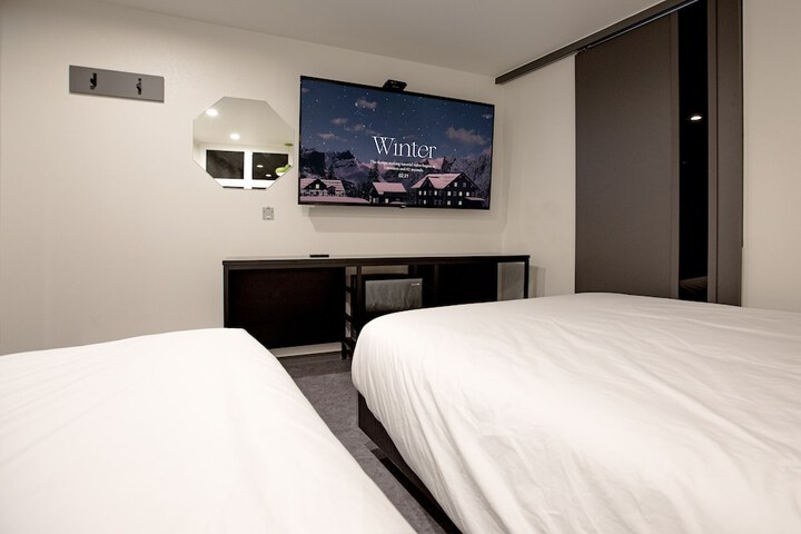 Room 17 of 40