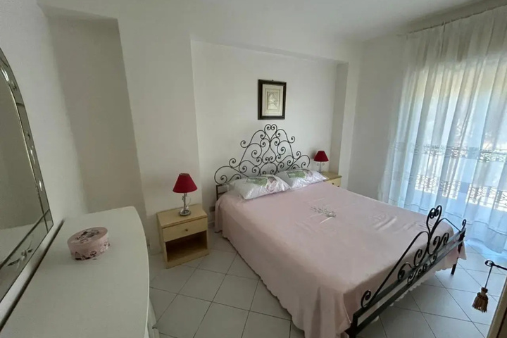 Room 5 of 17