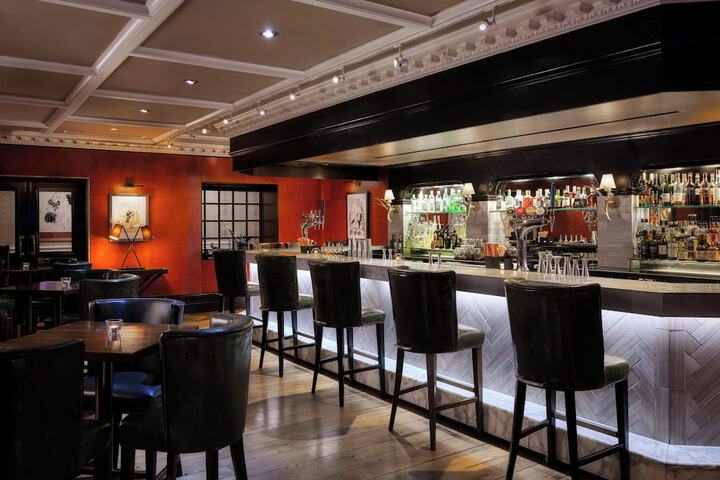 Lounge 142 of 179