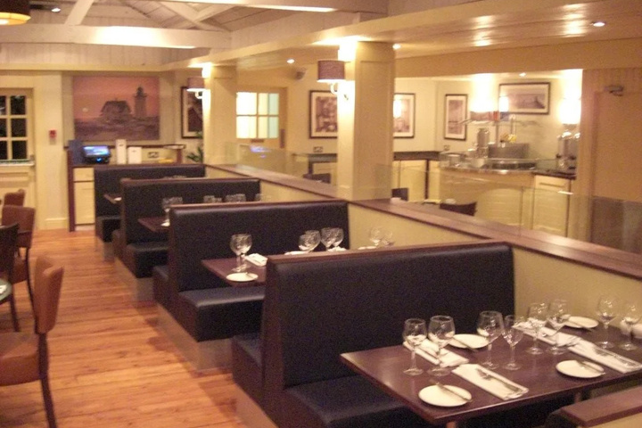 Dining 7 of 9