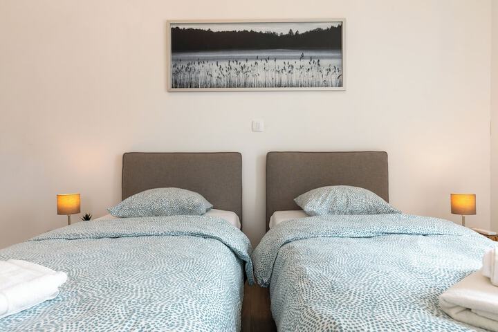 Room 7 of 194
