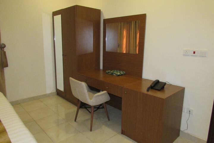 Room 6 of 25