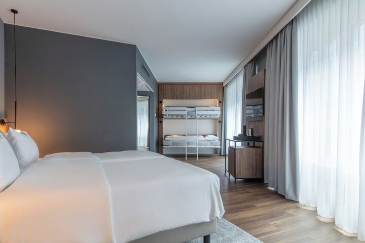 Room 12 of 71
