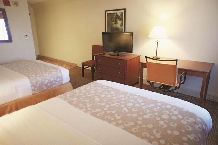 1 Queen Bed (9 of 19)