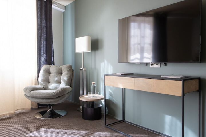 Room 8 of 47