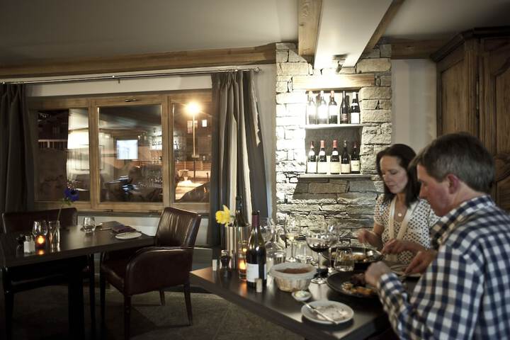 Dining 53 of 64