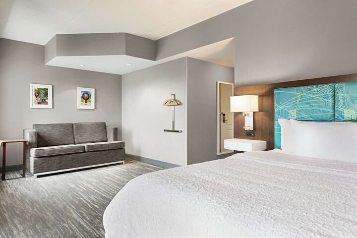 Room 12 of 28