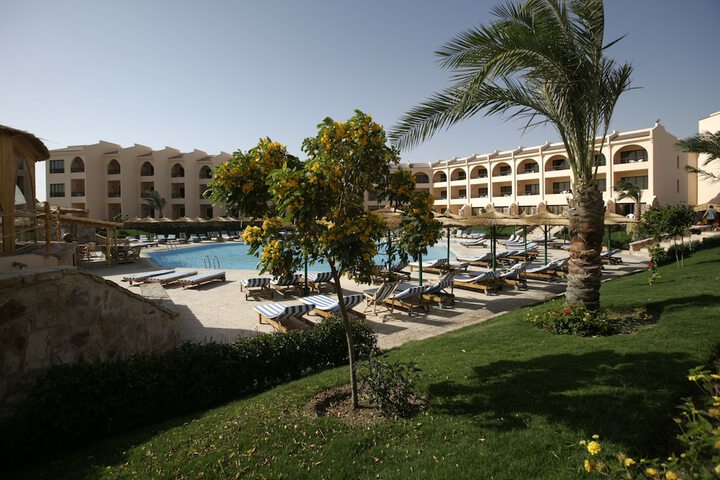 Pool 46 of 120
