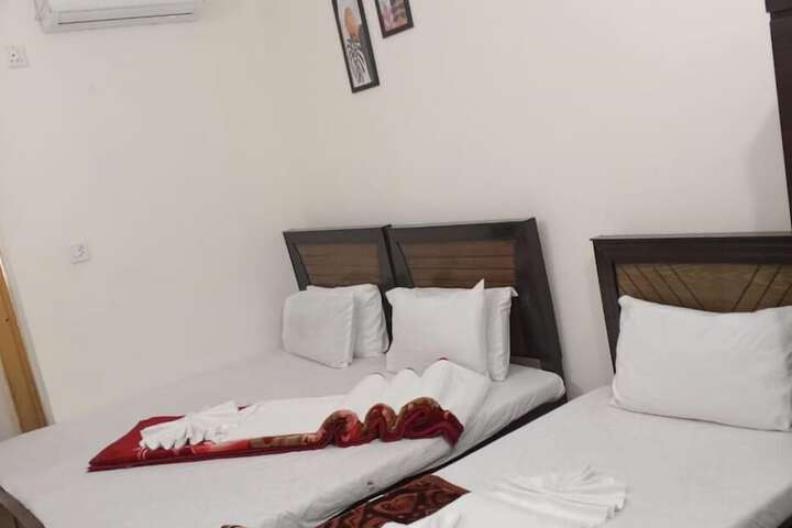 Room 6 of 14
