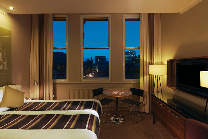 Room 26 of 82