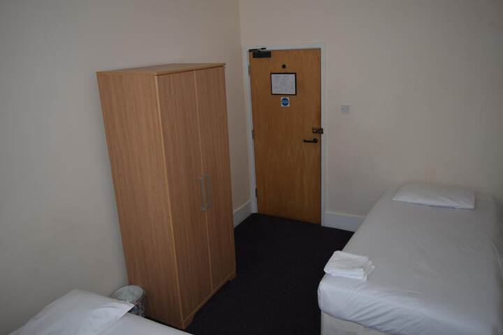 Room 25 of 32
