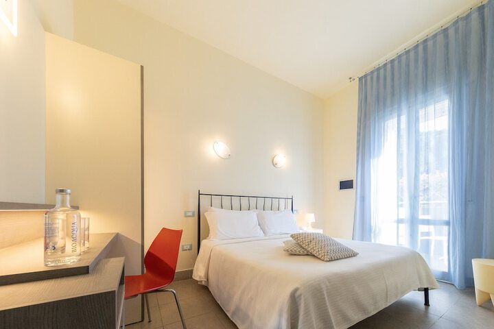 Room 6 of 18