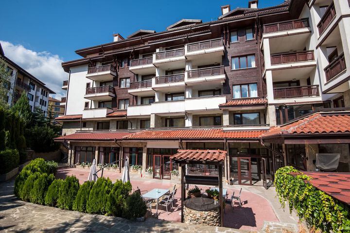 Hotel Exterior 56 of 64