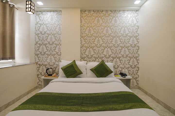 Room 13 of 24