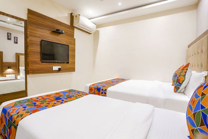 Room 8 of 30