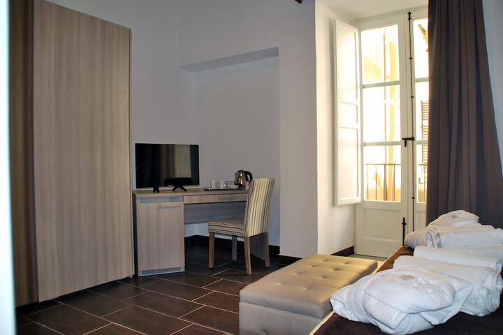 Room 3 of 18