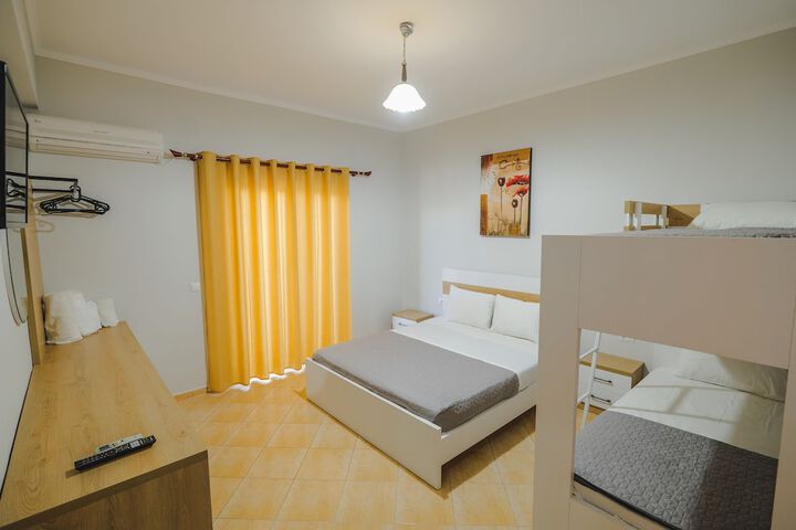 Room 14 of 245