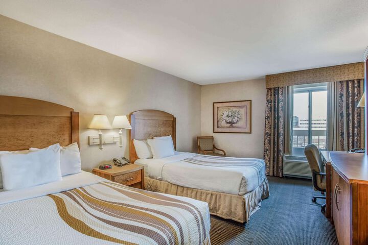 2 Double Beds (3 of 5)