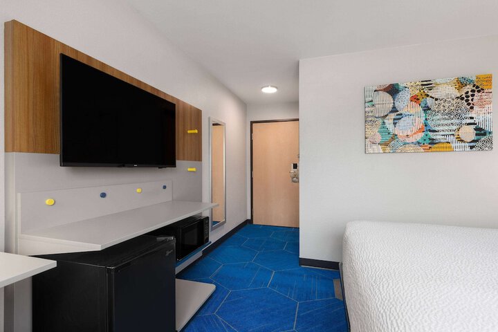 Room 16 of 50