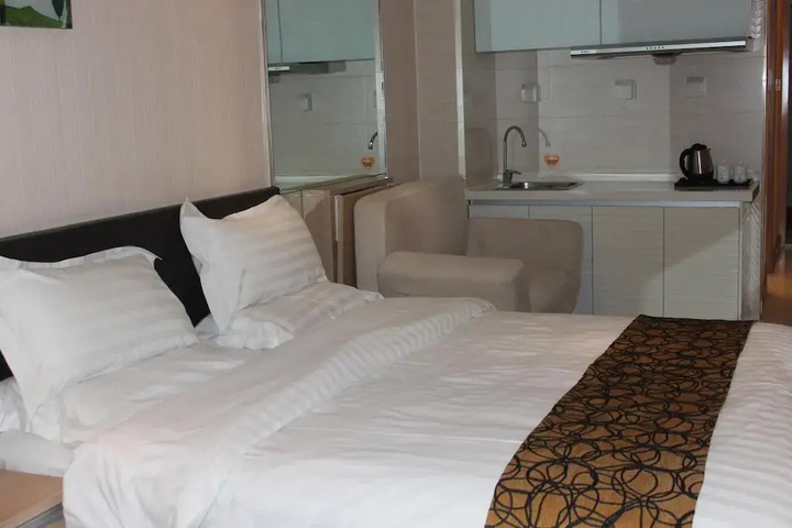 Room 2 of 10
