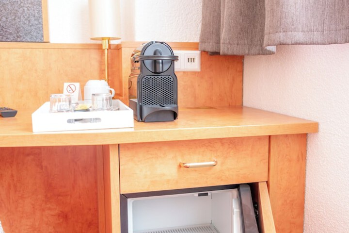 Room 8 of 16