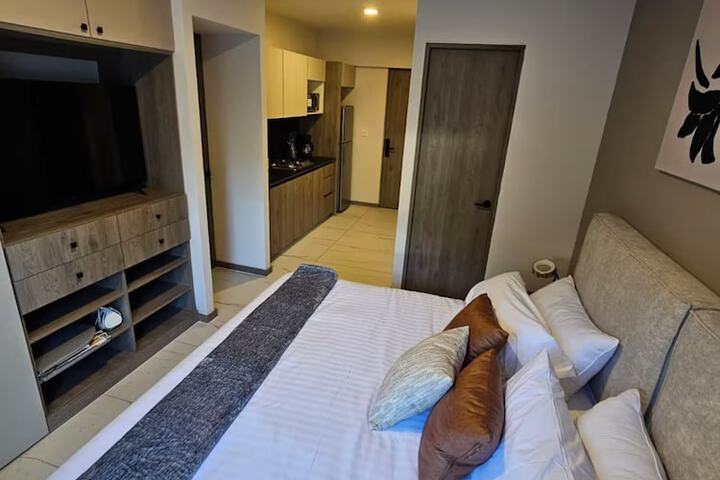 Room 5 of 16